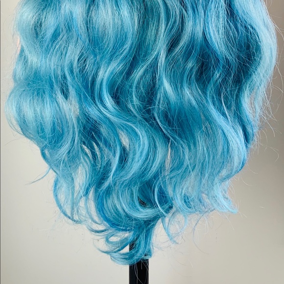 A Very Pretty 28” Blue Lace Front Synthetic Wig - Picture 11 of 11